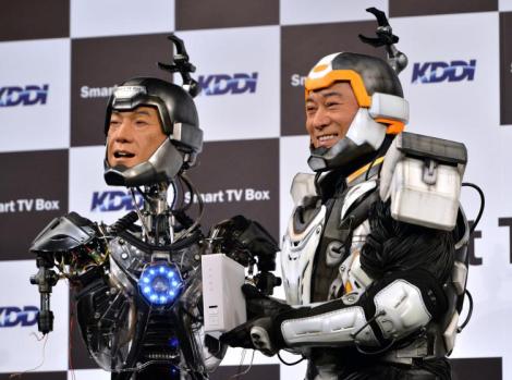 Japanese actor Ken Matsudaira (R), clad in a robot suit, smiles with an android robot (L) in his likeness called "Real Android Matsuken" at a press presentation in Tokyo on November 19, 2013. The android robot was developed for an advertisement for Japanese telecom company KDDI.      AFP PHOTO / YOSHIKAZU TSUNO '        (Photo credit should read YOSHIKAZU TSUNO/AFP/Getty Images)